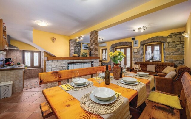 Nice Home in Nova Vas With 4 Bedrooms, Wifi and Outdoor Swimming Pool