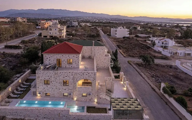 Luminus Arcus Villa