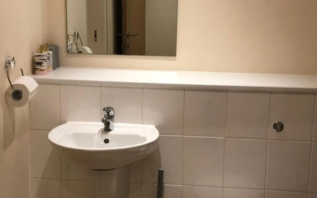 2 Bed 2 bath with Private Parking