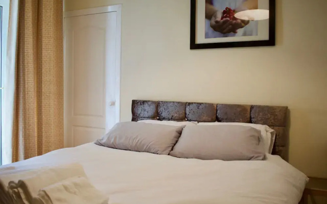 Central & Comfortable Flat - Sleeps 4