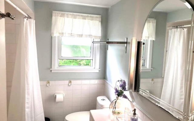 Comfortable safe 3bed flat near Boston
