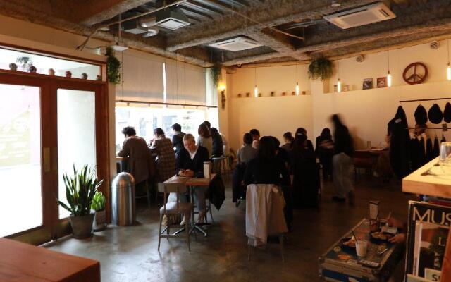 almond hostel & cafe Shibuya