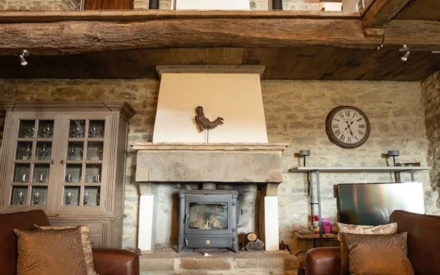 Umbrian Villa Retreat in Pietralunga With a Pool