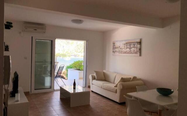 ChillOut apartment in Kotor Bay