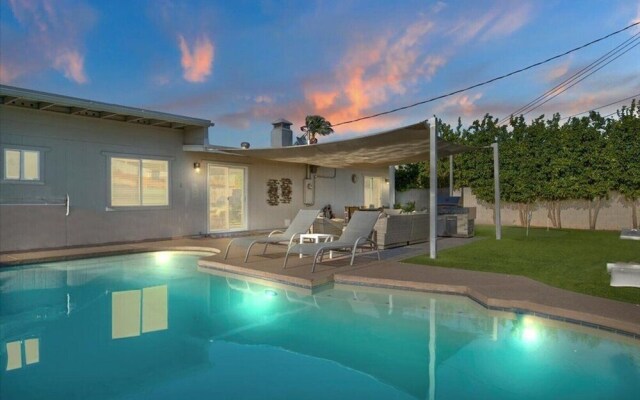 Amazing 4-bdrm W/backyard Paradise in Scottsdale!