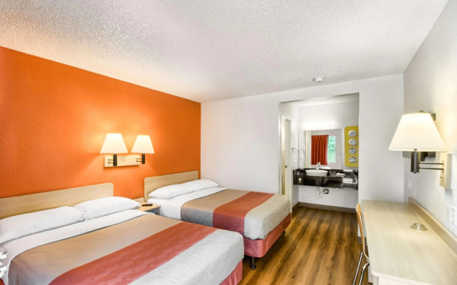 Motel 6 Everett, WA - South