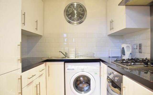 1 Bedroom Flat In Little Venice