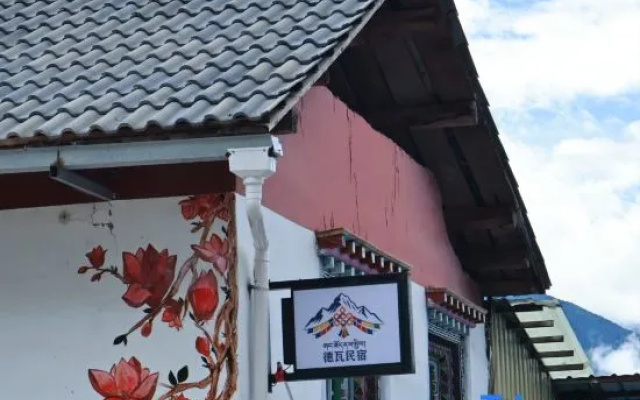 Dewa Old XI ZANG House • Hostel (Feilai Temple Meili Snow Mountain Scenic Area) — hotel in Deqin
