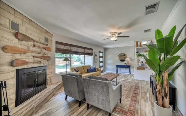 Luxury Lakefront Oasis With Boat Dock-firepit