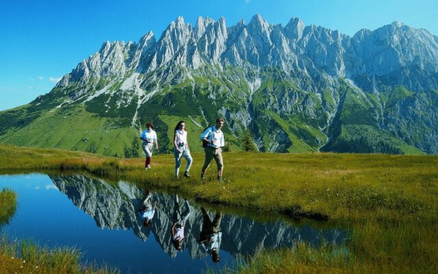 Contemporary Apartment With Ski Storage, Parking, Heating