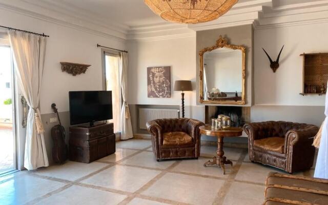 Villa Singulière By Louhou Collection