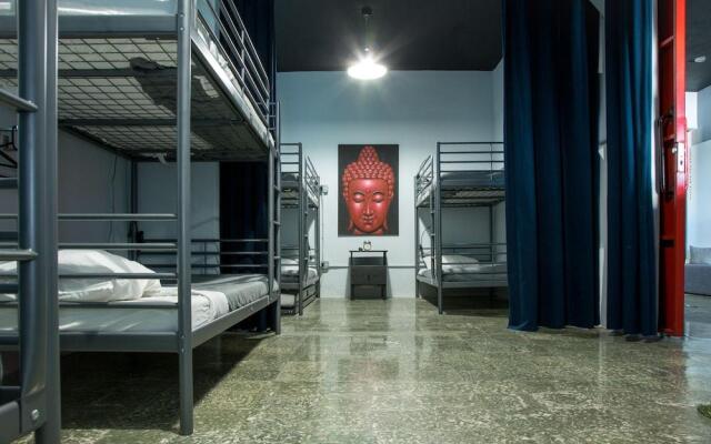 Nomada Urban Beach Hostel - Adults Only