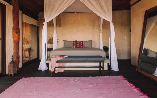 Radhoo Tulum