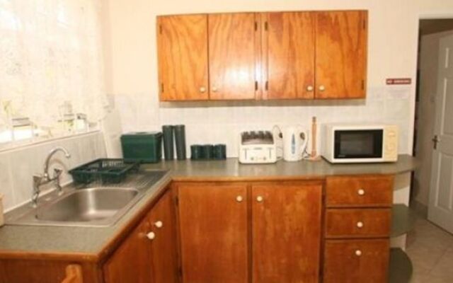 Palm Paradise Guest House and Apartments