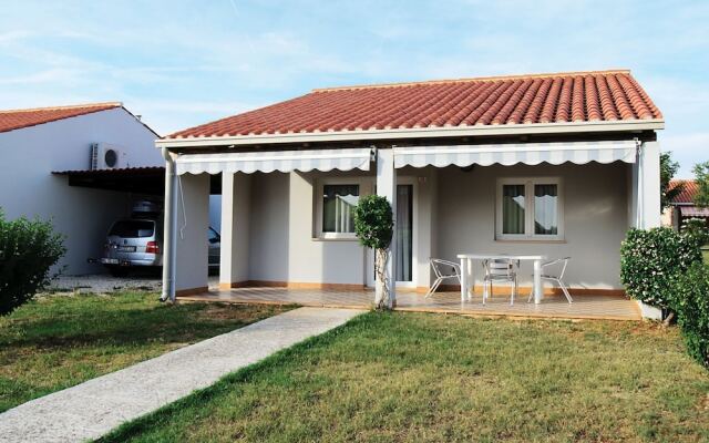 Carefully Furnished Bungalow With 2 Bathrooms, 7km From Pula