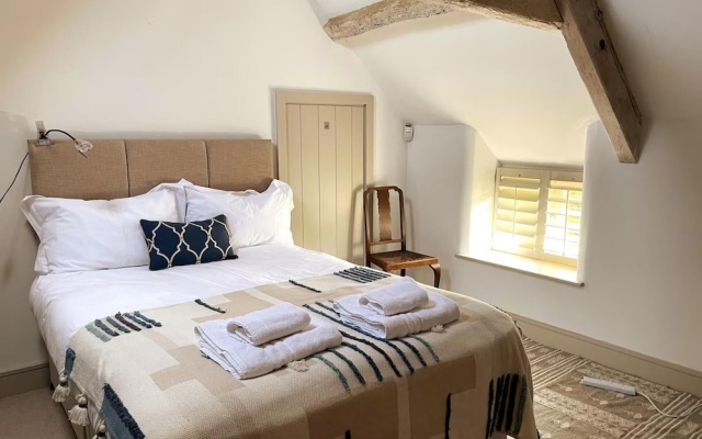 Stunning 6 Bedroom Riverside Barn Cotswold Mill