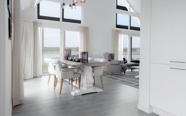 Stylish Holiday Home with Fireplace near Oosterschelde