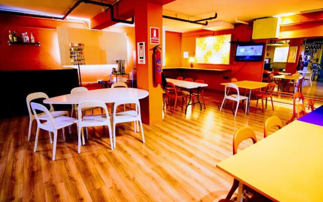 Onefam Les Corts Hostel