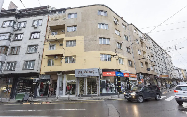 Elegant 2bdr Apartment With a Balcony