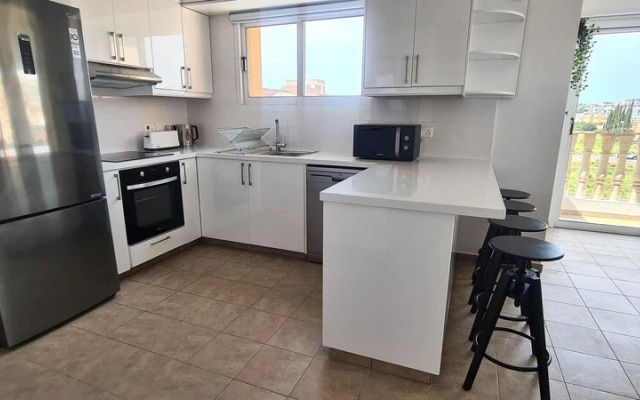 Phaedrus Living: Cityview Luxury Flat Walnut Grove 304