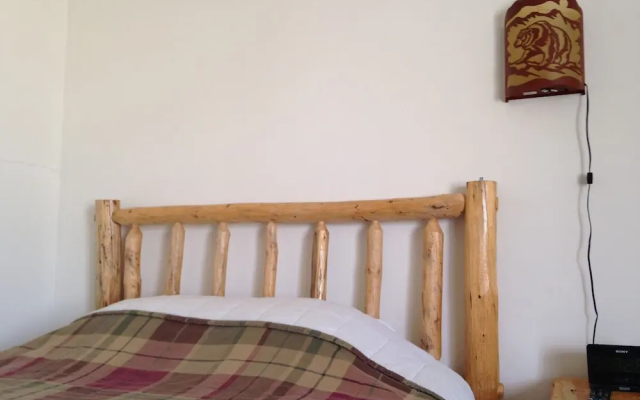 Bear's Den Lodge