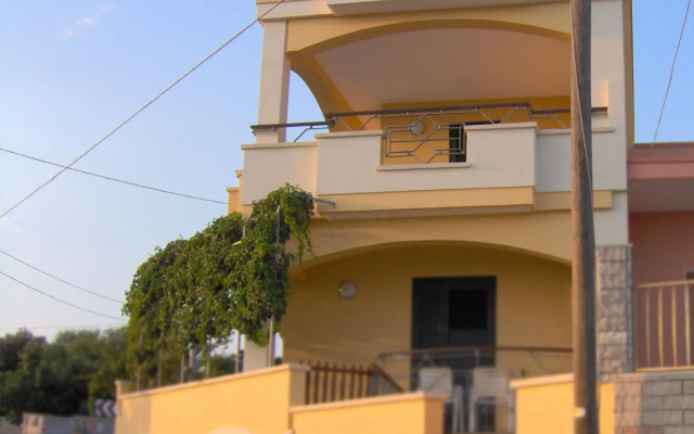 Canarina Front Beach Attic