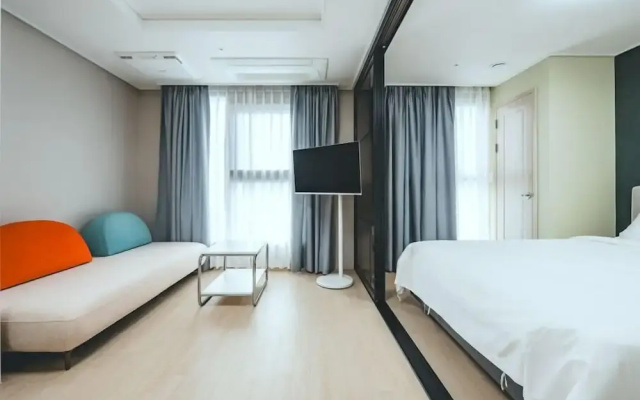 H avenue sasang station Residence