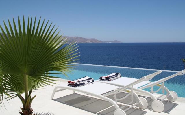 Kuro Beach House