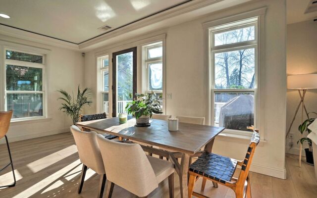 Luxe Getaway w/ Riverfront Views in Grants Pass!