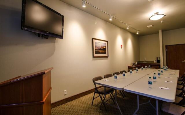 Wood River Inn & Suites