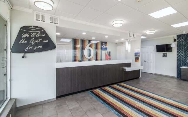 Motel 6 Groves, TX
