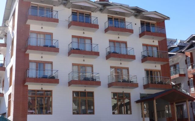 Hill County Resort & Spa, Manali