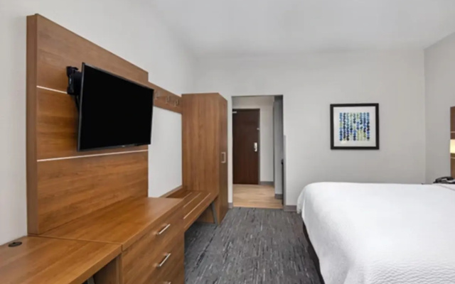 Holiday Inn Express & Suites Carrollton West by IHG