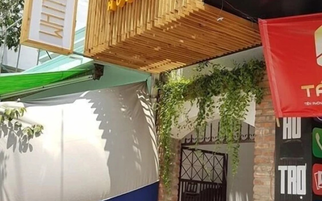 White House Hostel