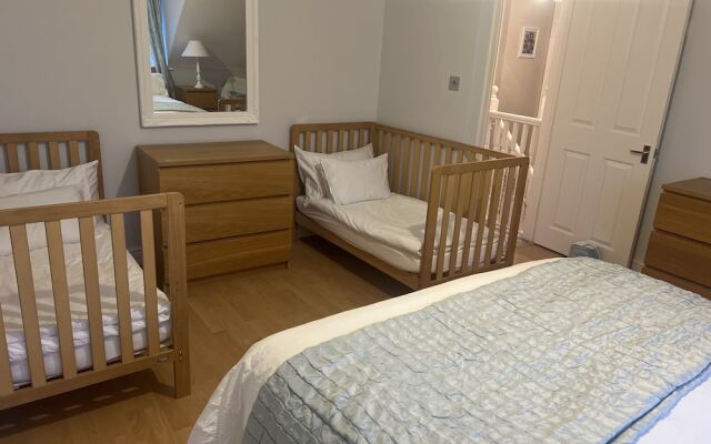 Remarkable 3-bed House in Netley Abbey Southampton