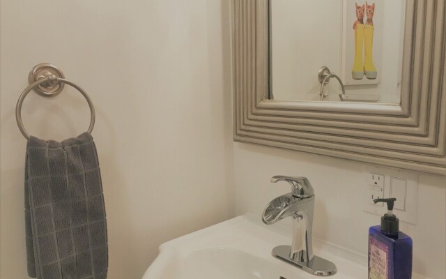 Esther's Place-Carleton Place Downtn Apartment