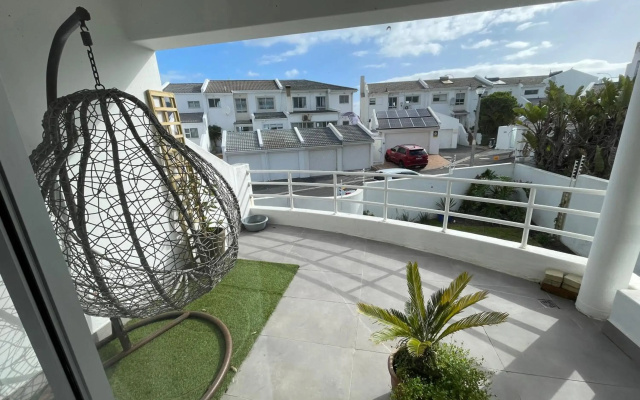 Stunning holiday house 1min walk from the Dolphin beach