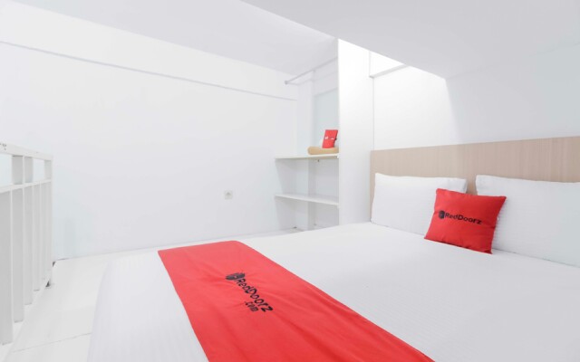 RedDoorz near Hayam Wuruk