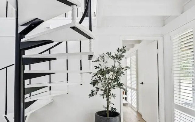The Coast Country Cottage