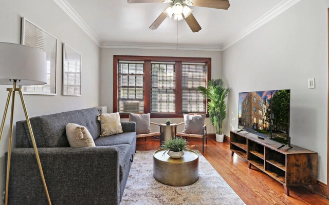 Contemporary Cragin 1BR Apt in Lockwood