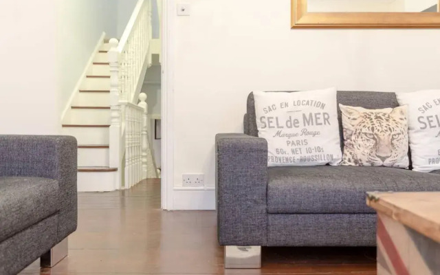 Cozy Charming 3 Bedroom House in Hammersmith
