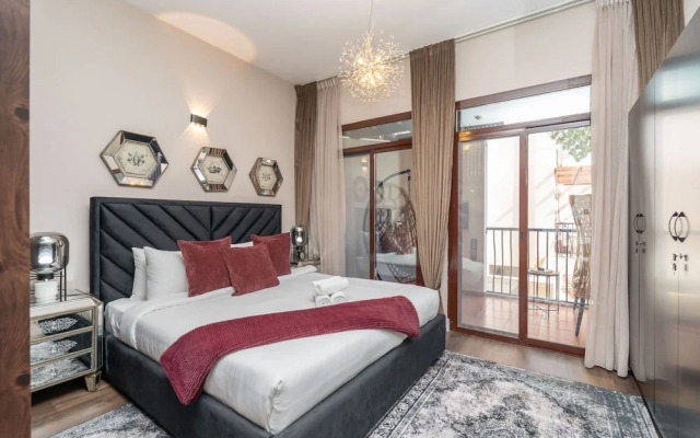 Extravagant Studio Stay for 2 in JVC