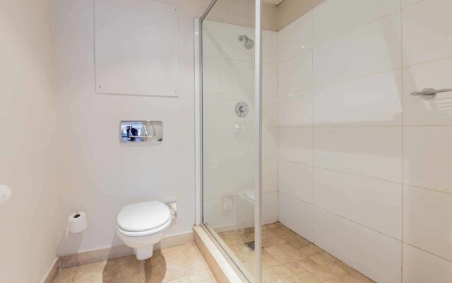 Adderley Hotel