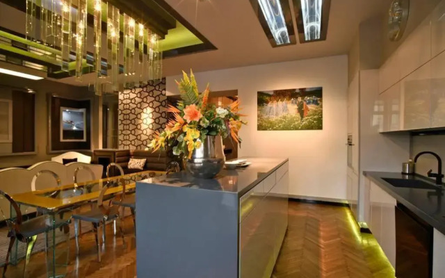 LuxuryFlat near centre on118 sqm, 3BR,2BTH,8bed,AC