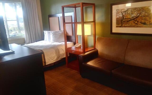 Extended Stay America Suites Indianapolis Airport W Southern