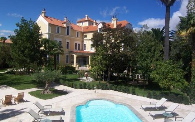 Chateau La Tour Apollinaire
