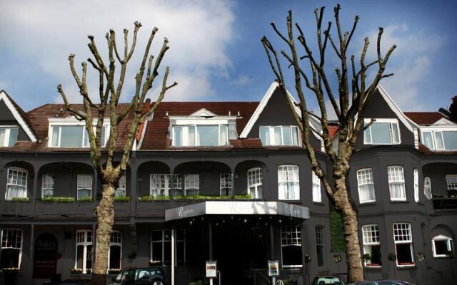 Raglan Hotel