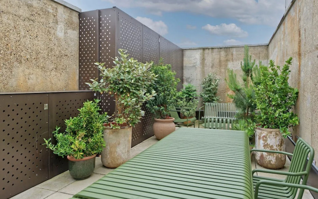 Sensational Two-bedroom Apartment in East London