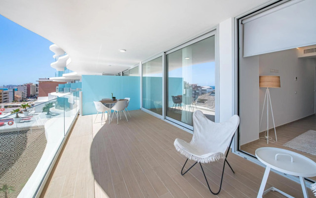 Unique 2 bedroom unit with pool near beach