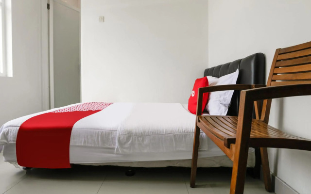 Super OYO 3838 Tamansari Guest House